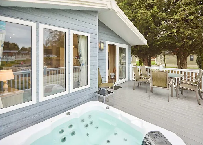 The Haven Lodge With Hot Tub