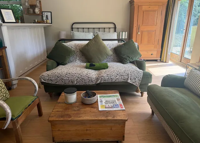 Old Pool House, Stylish Large Studio In Private Country Estate With Air Con
