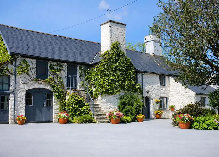 Dolgun Uchaf Historic B&B And Cottages With Boutique Bedrooms In The Heart Of Snowdonia