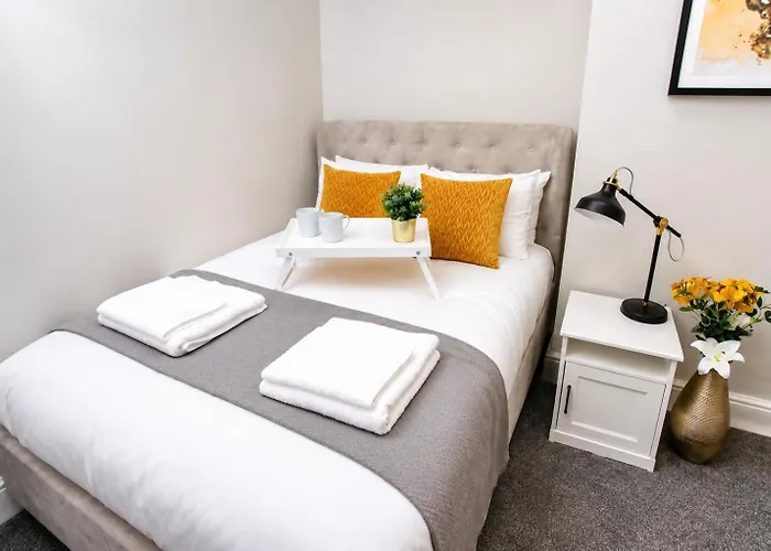 City Centre 1 Bed Apartment - Modern & Bright