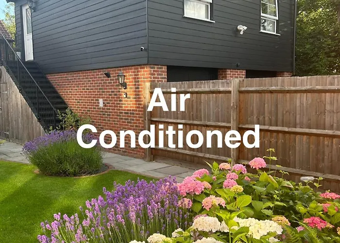 Stansted Coach House - Apartment Hotel
