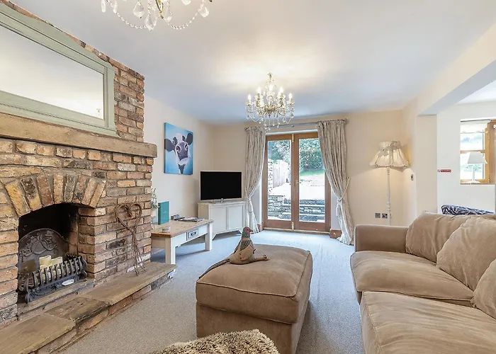 Charlesworth Lodges