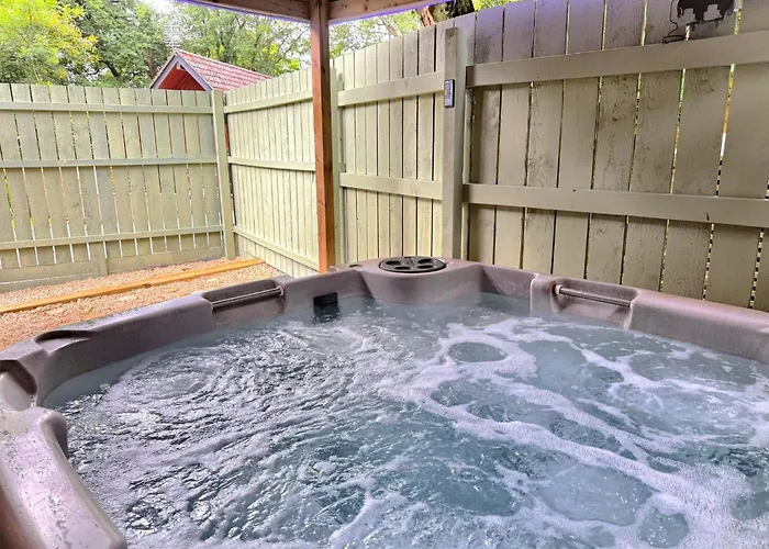 Wren 23-Hot Tub-Woodland Lodges-Tenby-Pembroke