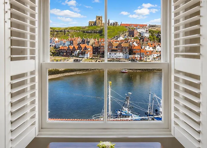 Whitby Sea View Cottage Prime Historic Old Town Location