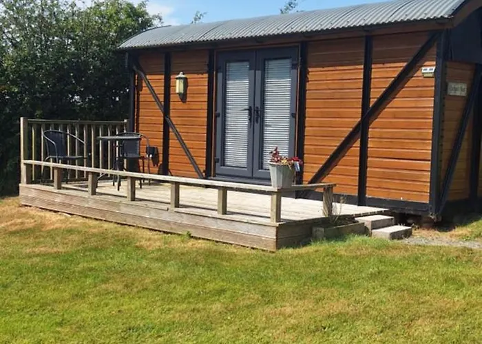 Pen-Rhos Luxury Glamping "Cuckoo'S Nest"
