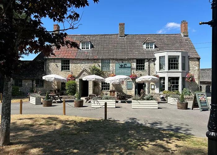 Horse And Groom Inn