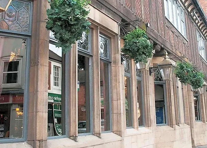 Huckleberrys Bar And Grill