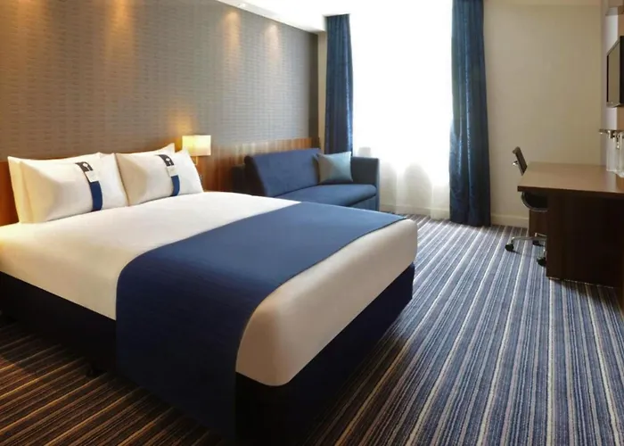 Holiday Inn Express Poole By Ihg