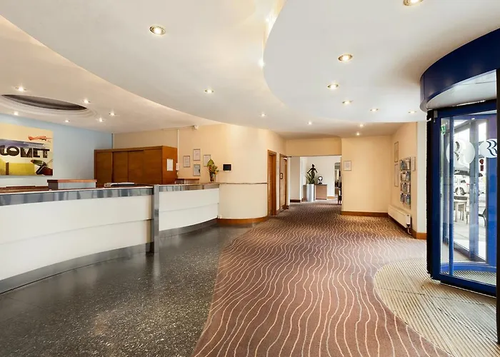 Ramada Hatfield