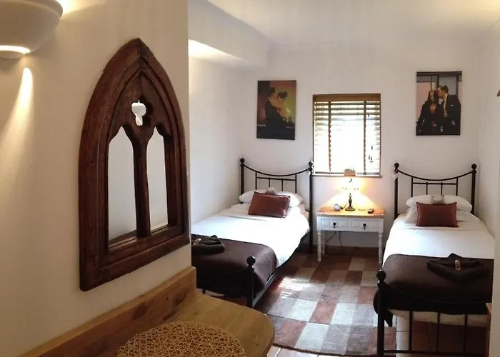 Tanglewood Gatwick Bed & Breakfast Crawley , United Kingdom