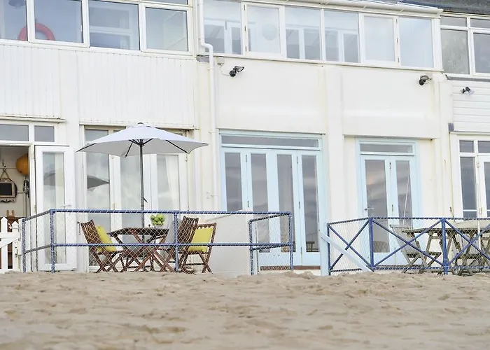 Stowaway Beach House Sands