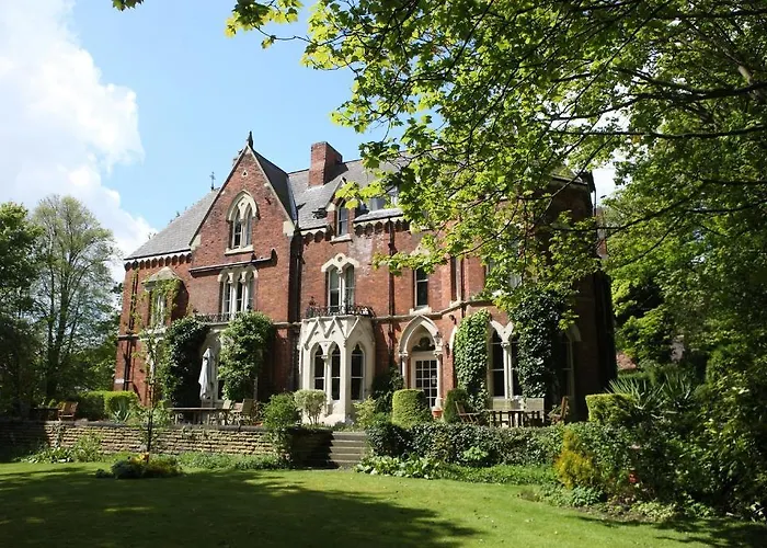 Cliff Lawn Hotel