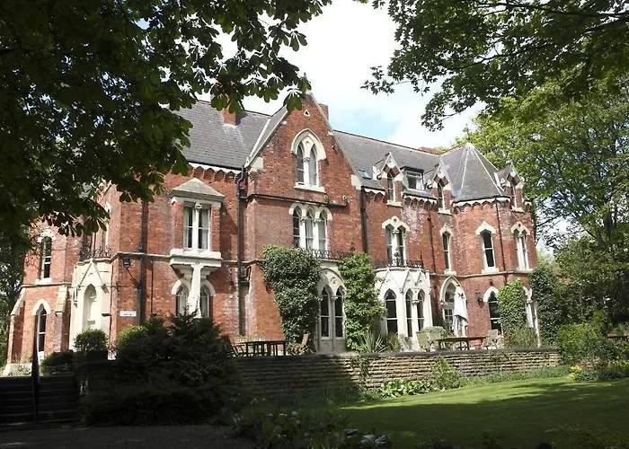 Cliff Lawn Hotel