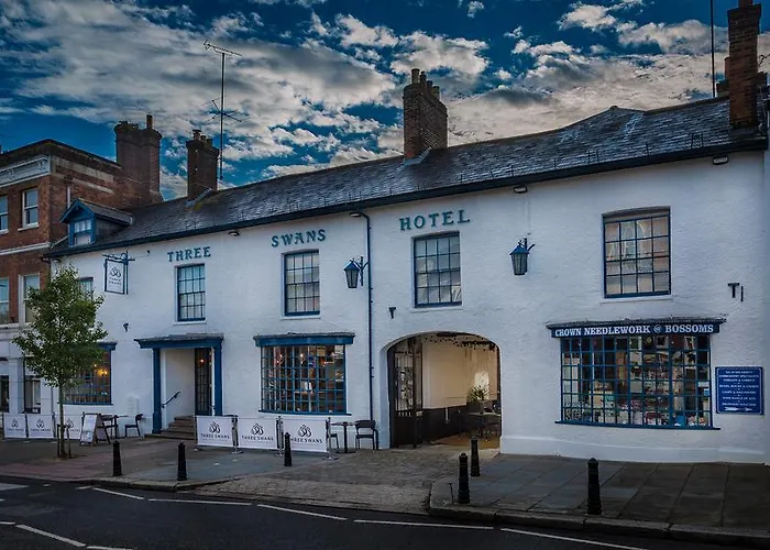 Three Swans , , Berkshire - The Coaching Group