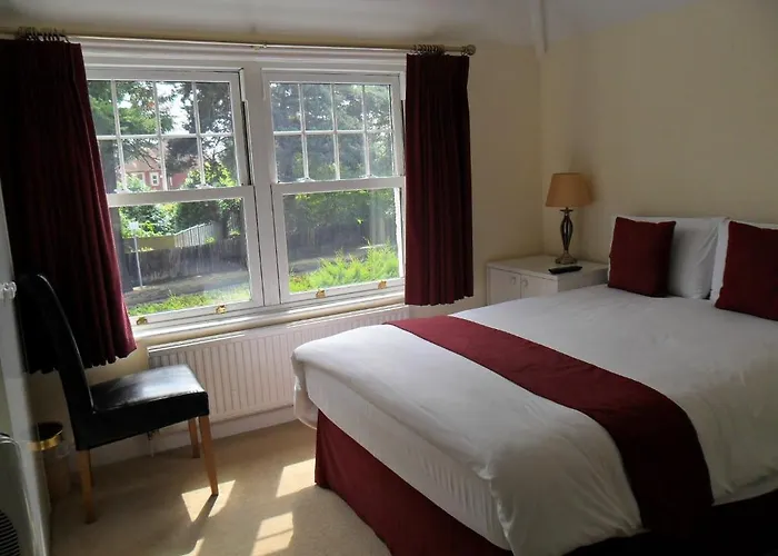Cumberland House Gatwick B & B