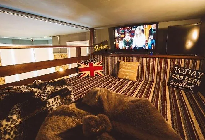 Brooklyn Lodge