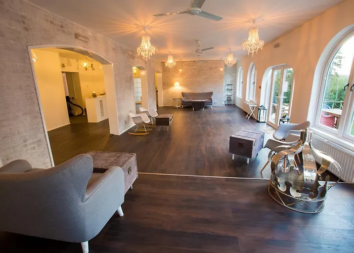 Gray Manor Hotel
