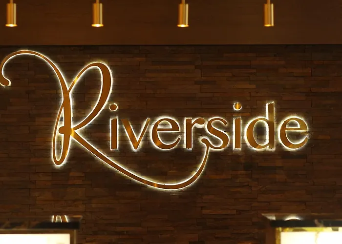 Riverside Lodge