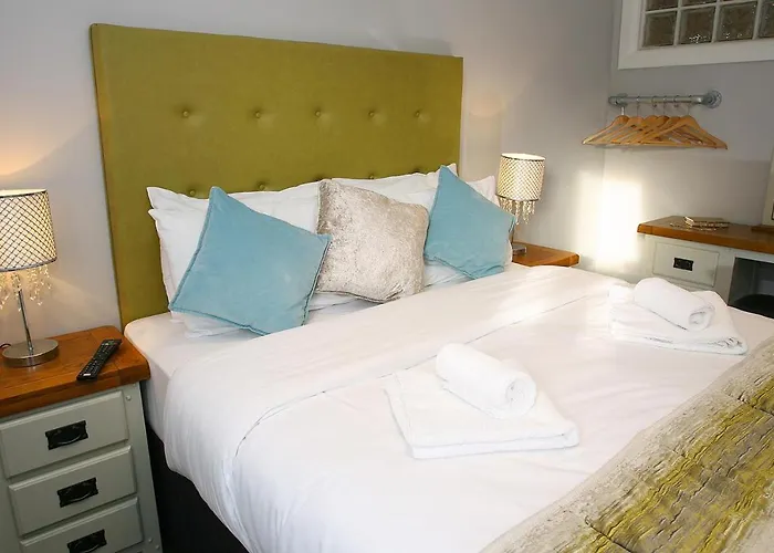 Eglantine Lodge
