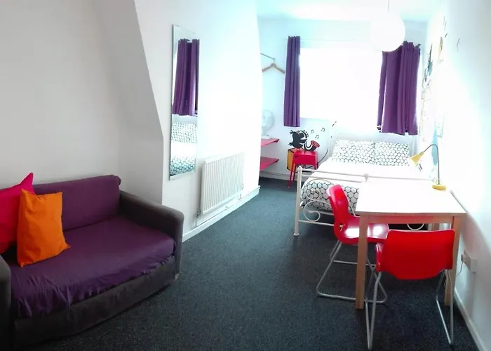 Igloo Backpackers Hostel & Annexe