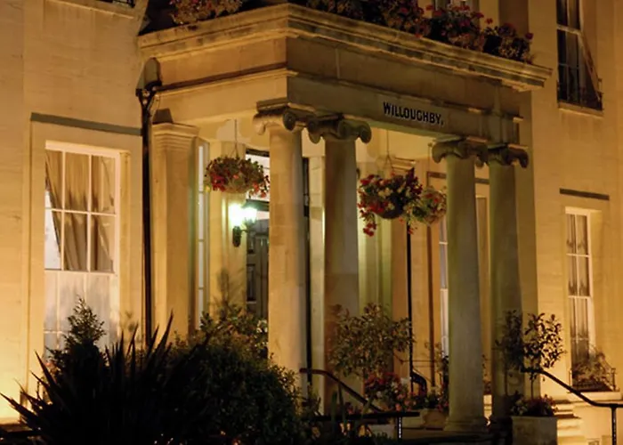 Willoughby House & Apartments