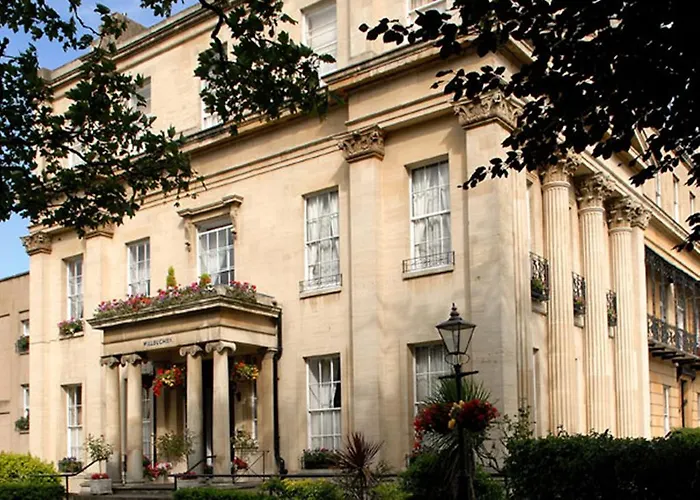 Willoughby House & Apartments