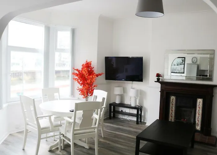 3 Fitzhamon Embankment Apartments Opposite Principality Stadium - Long Stay Offer