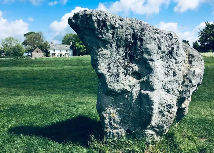Avebury Lodge