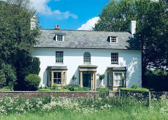 Avebury Lodge