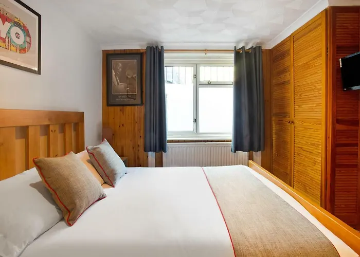 Oyo Avalon Lifestyle Guest House Brighton, United Kingdom
