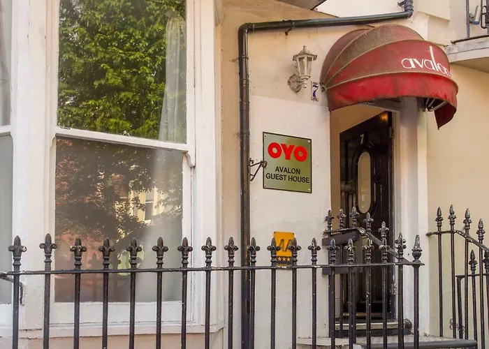 Oyo Avalon Lifestyle Guest House