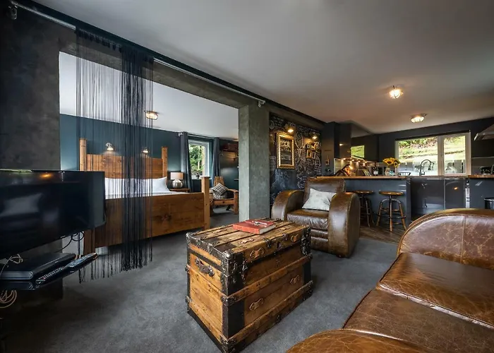 Storr Apartments