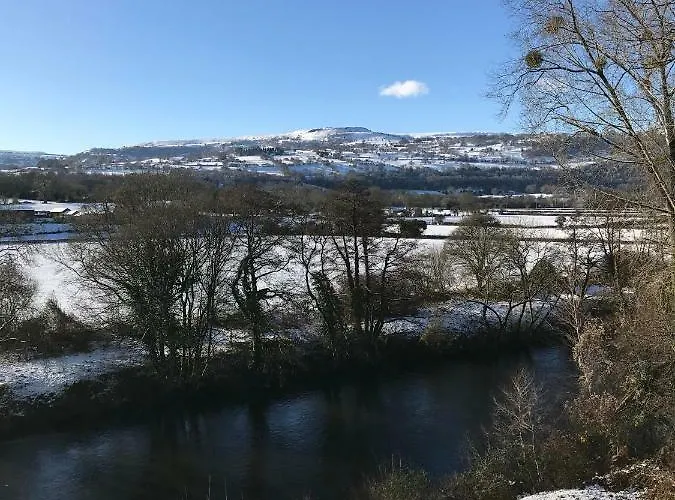 Llanwenarth Hotel & Riverside Restaurant
