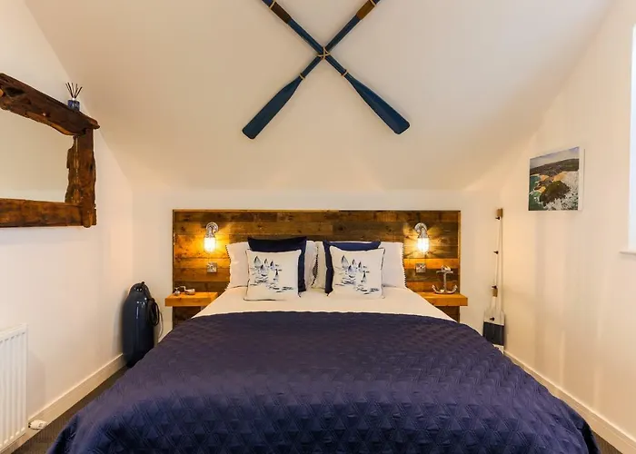 The Lighthouse Penthouse, Studio And Holiday Home