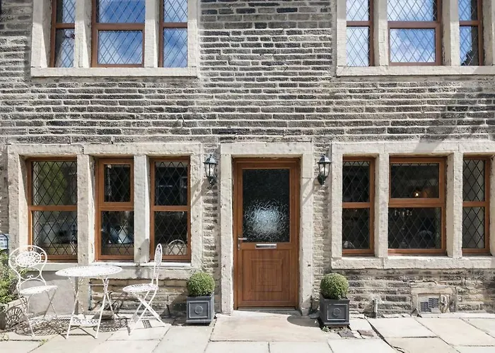 Stunning Blackberry Cottage With Log Burner - Located On Haworth Main Street