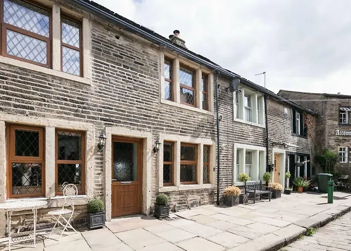 Stunning Blackberry Cottage With Log Burner - Located On Haworth Main Street