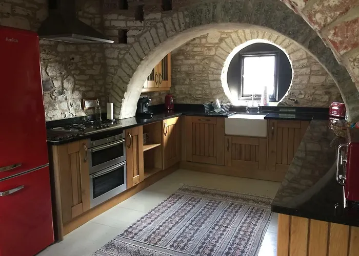 The Stable Loft, Llwynhelig Manor Apartment Llandeilo, United Kingdom
