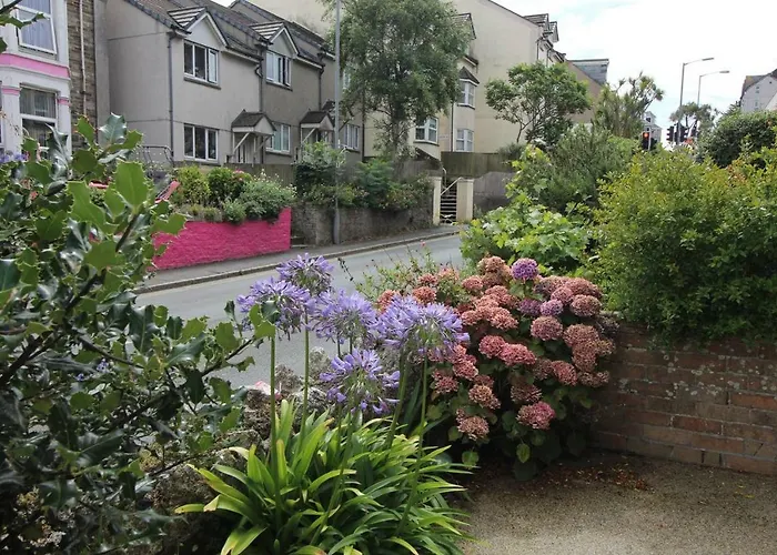 Newquay Escape, 5 Spacious Ensuite Bedrooms & Parking- Simplycheckin