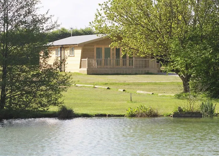 Woodpecker Lodge - Brook Meadow - Sleeps 4 Plus 2 - No Pets