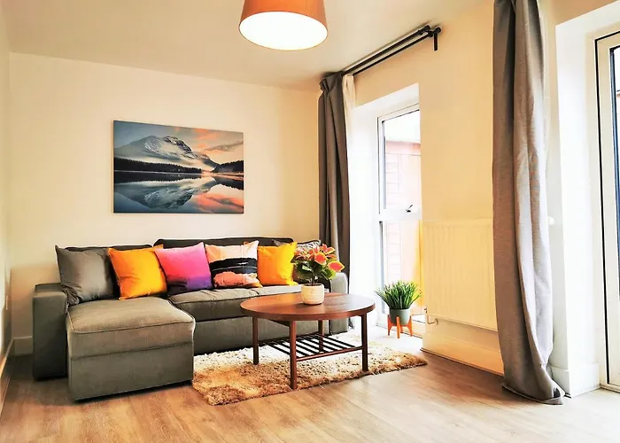 Lovely Holiday Home In Birmingham City Center 3 Bedrooms House By Hf Group