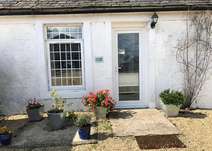Grooms Cottage Outside Hot Tub