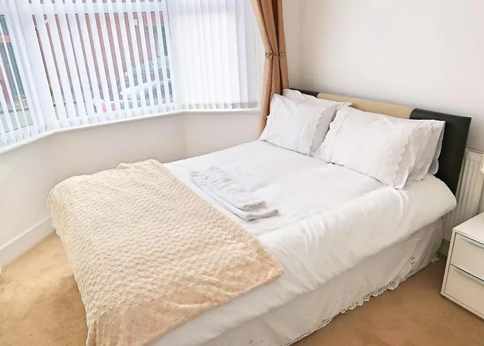 Whitburn Guest House About 7 Mins Walk To The City Free Internet Tv
