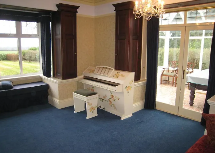 Ashleigh House - Hot Tub, Snooker Table, Sleeps 24