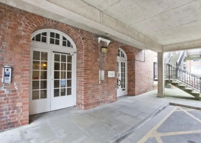 Riverside Studio Apartments Close To City Centre