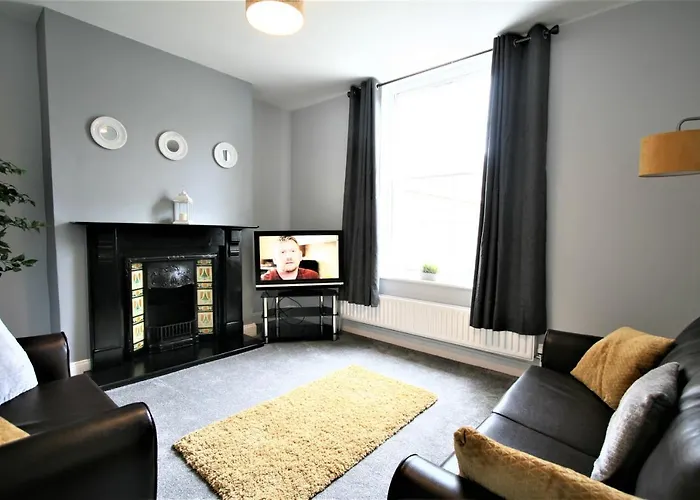 Nelson By The Docks Serviced Apartments By Roomsbooked